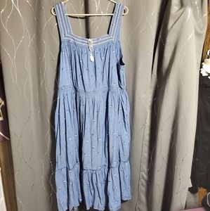 Old Navy Sleeveless Embroidered Maxi Dress
